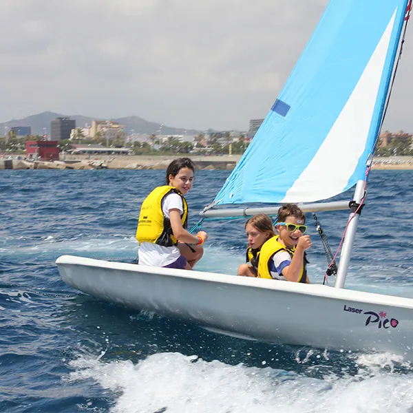 Campamento de vela con clases de español